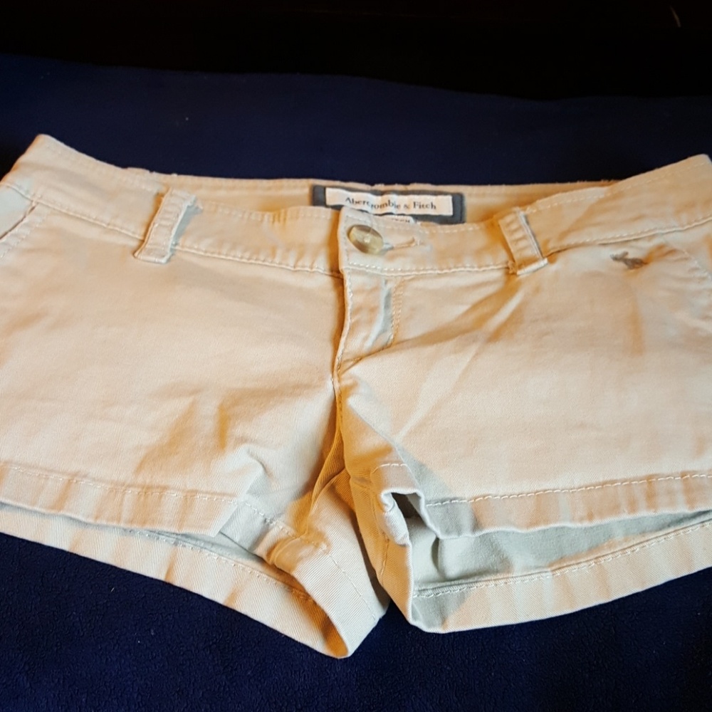 Ambercombie &fitch cream color shorts
